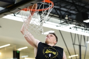 休赛期很沉寂！湖人球员克内克特更新社媒 晒出一波训练照