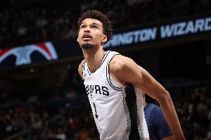 前火箭状元：马刺需放慢文班节奏 他的身体没准备好应对82场比赛