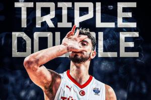 欧锦赛历史第六个三双！申京26分钟砍三双 全场19分12板10助3断