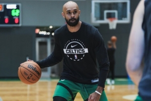 小白开练！凯尔特人官方晒德里克-怀特训练照