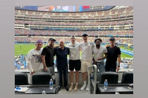 支持同城球队！拉拉维亚与里夫斯现场观看NFL洛杉矶闪电比赛