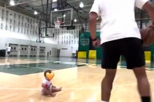 大头带娃！和小女儿一起打打球的布伦森！