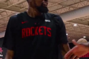 训练中都在互相鼓励！火箭队内这氛围太好了！