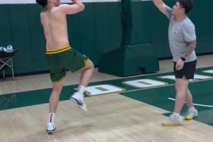 这动作像谁？中国男篮旅美小将王俊杰晒出最新训练视频~